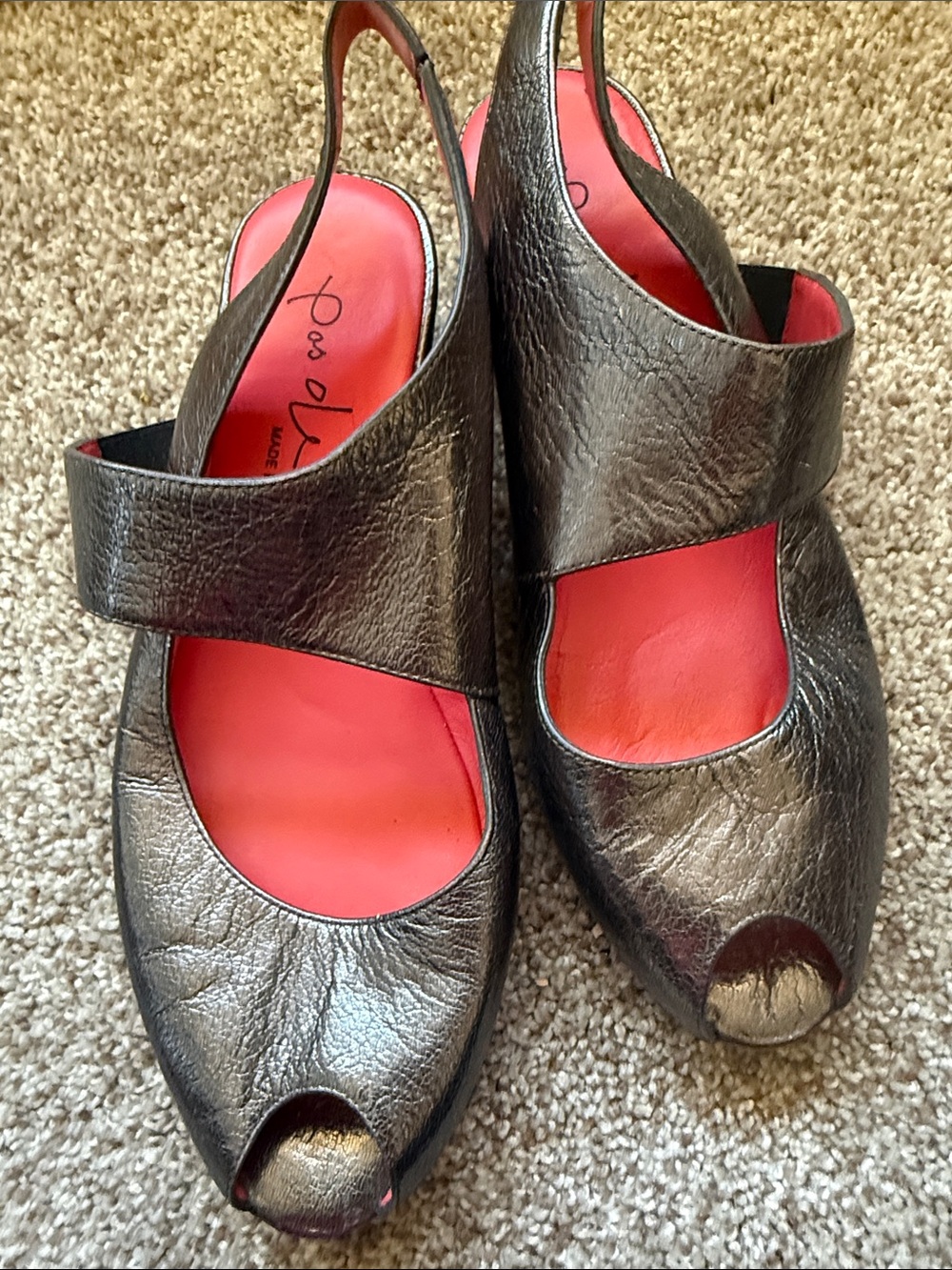 Pas de Rouge Metallic Black Slingback Peep-Toe Mules with Coral Insole